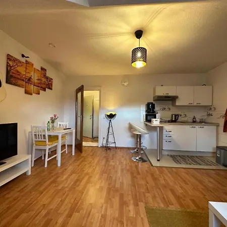 Moderne Kleine Oase Apartment
